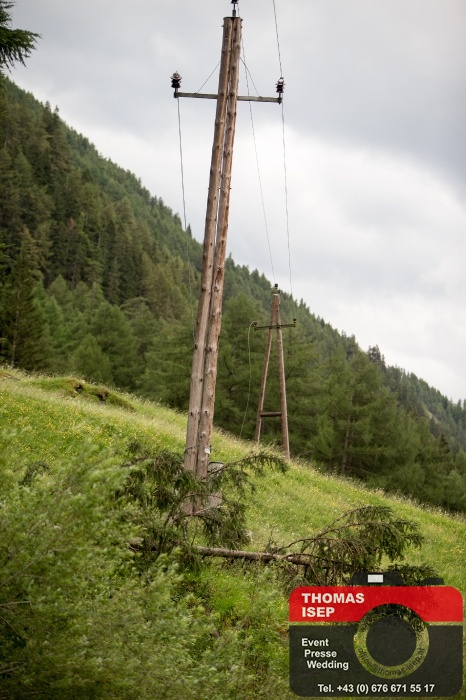2015-07-08-Matrei-Raneburg Baum auf Stromleitung gefallen _1