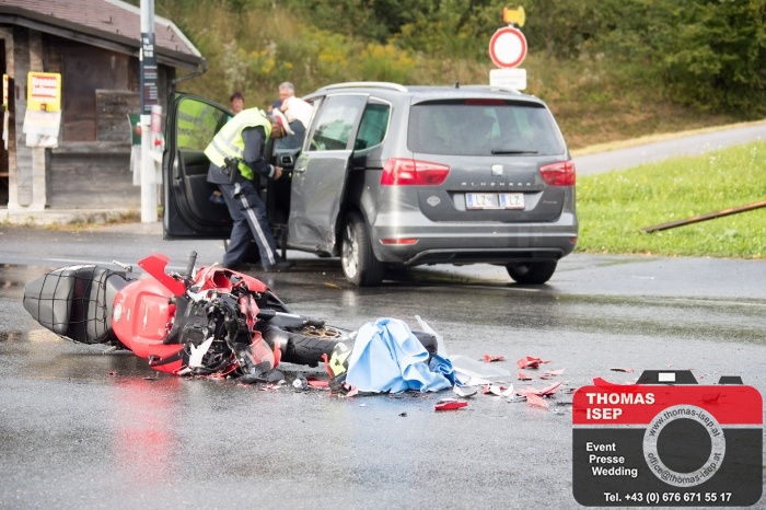 Verkehrsunfall Motorrad gegen PKW in Dölsach (4.9.2016)_1