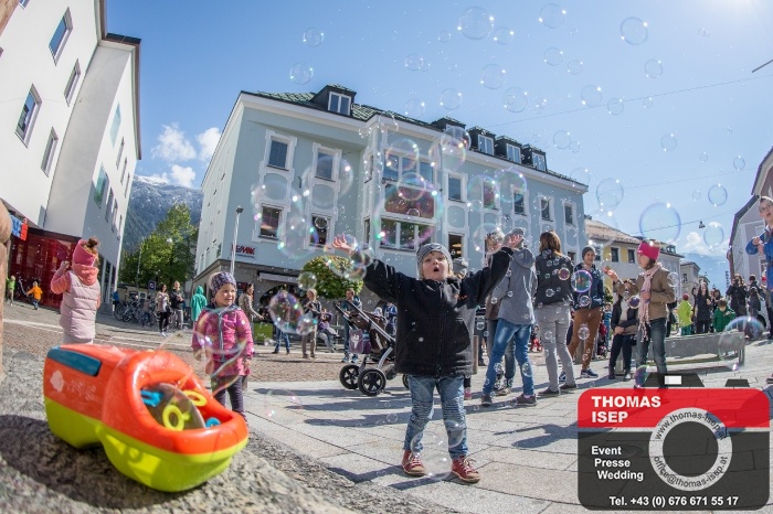 Seifenblasen-Flashmob Lienz Johannesplatz (29.4.2017)_2
