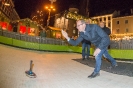 Lattl-Schießen am   Eislaufplatz am Adventmarkt Lienz mit LH Günther Platter