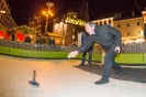 Lattl-Schießen am   Eislaufplatz am Adventmarkt Lienz mit LH Günther Platter_8